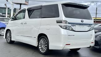 2013 Toyota Vellfire - Thumbnail