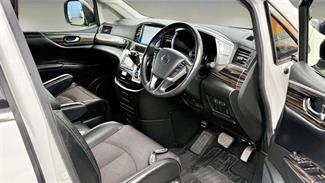 2017 Nissan Elgrand - Thumbnail