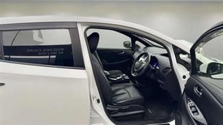 2017 Nissan Leaf - Thumbnail