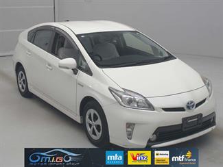 2014 Toyota Prius - Thumbnail