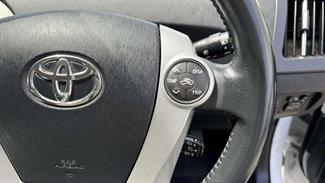 2014 Toyota Prius - Thumbnail