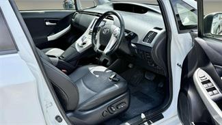 2014 Toyota Prius - Thumbnail