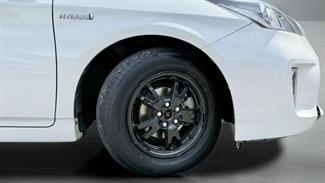 2014 Toyota Prius - Thumbnail