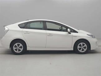 2014 Toyota Prius - Thumbnail