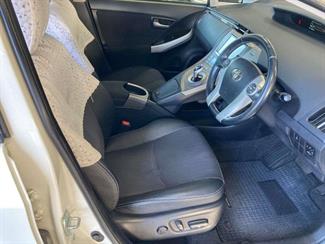 2014 Toyota Prius - Thumbnail