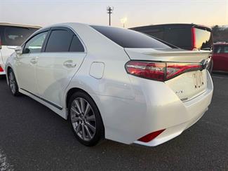 2015 Toyota Sai - Thumbnail