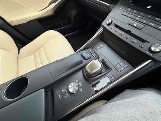 2016 Lexus IS 200t - Thumbnail