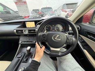2016 Lexus IS 200t - Thumbnail