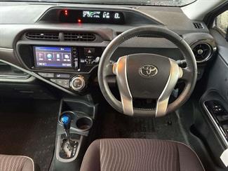 2015 Toyota Aqua - Thumbnail