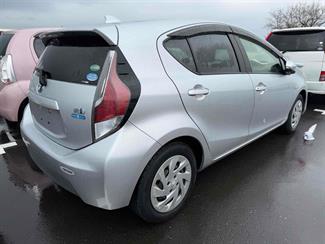 2015 Toyota Aqua - Thumbnail