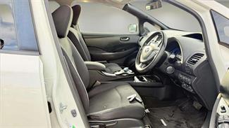 2016 Nissan Leaf - Thumbnail