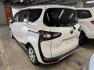 2017 Toyota Sienta - Thumbnail