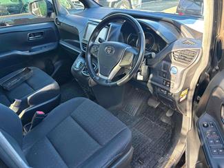 2015 Toyota Voxy - Thumbnail