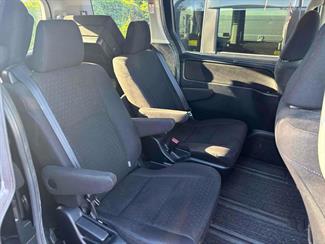 2015 Toyota Voxy - Thumbnail