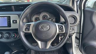 2015 Toyota Vitz - Thumbnail