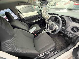 2015 Toyota Vitz - Thumbnail