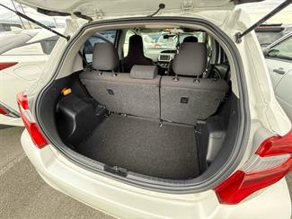 2015 Toyota Vitz - Thumbnail