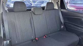 2015 Toyota Vitz - Thumbnail