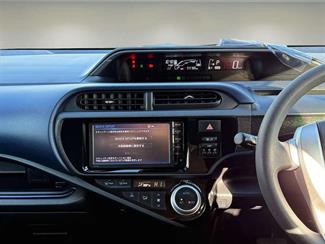 2016 Toyota Aqua - Thumbnail