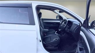 2013 Mitsubishi Outlander - Thumbnail