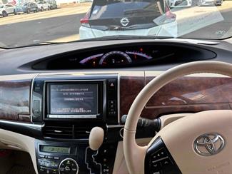 2016 Toyota Estima - Thumbnail