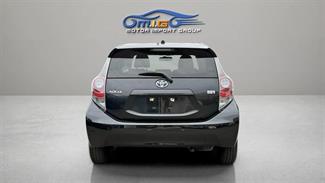 2012 Toyota Aqua - Thumbnail