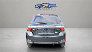 2017 Toyota Vitz - Thumbnail