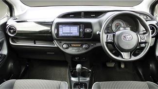 2017 Toyota Vitz - Thumbnail