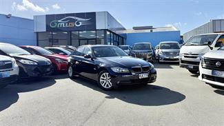 2009 BMW 320i - Thumbnail