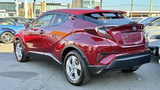 2019 Toyota C-HR - Thumbnail