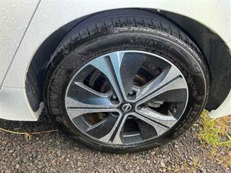 2022 Nissan Leaf - Thumbnail