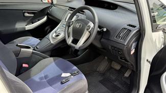 2012 Toyota Prius - Thumbnail