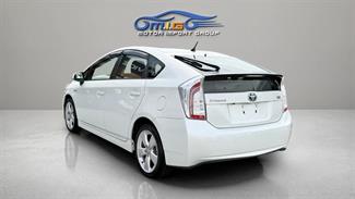 2012 Toyota Prius - Thumbnail