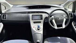 2012 Toyota Prius - Thumbnail
