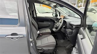 2023 Toyota Sienta - Thumbnail