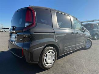 2023 Toyota Sienta - Thumbnail