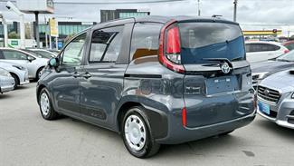 2023 Toyota Sienta - Thumbnail