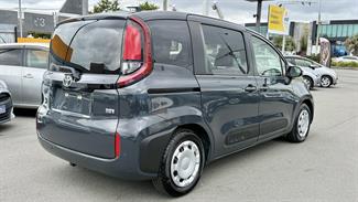 2023 Toyota Sienta - Thumbnail