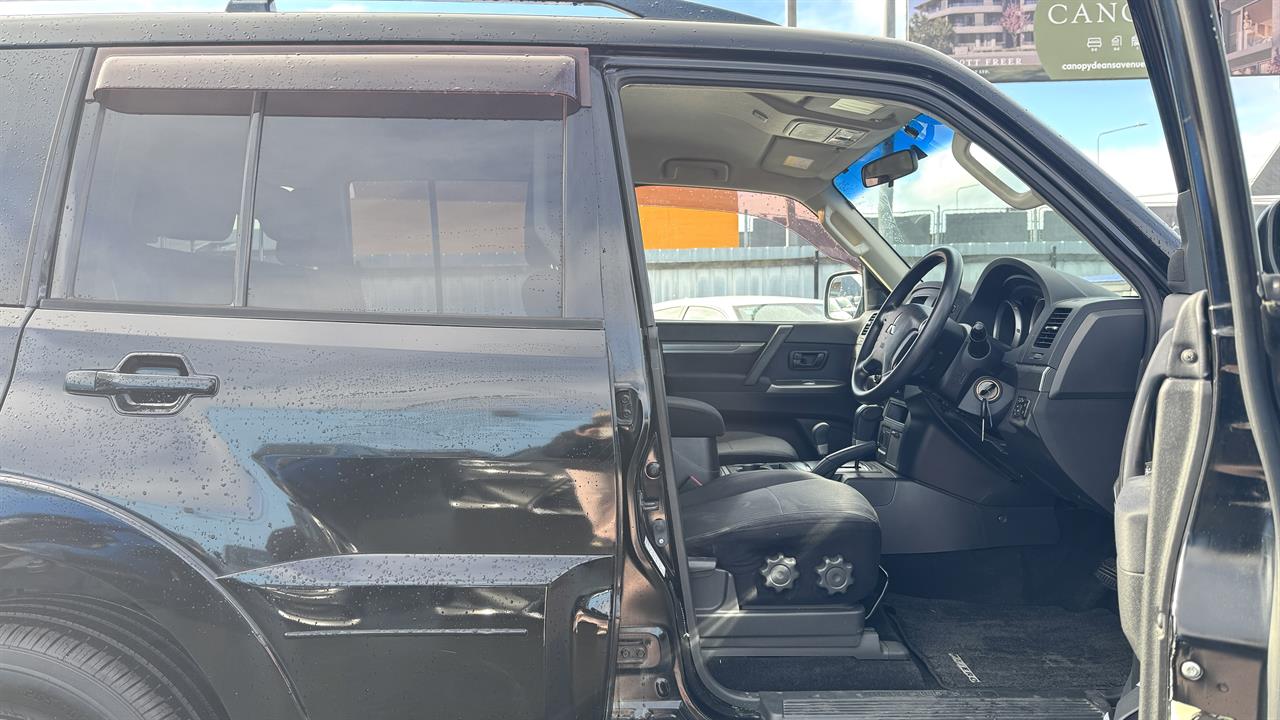 2013 Mitsubishi Pajero