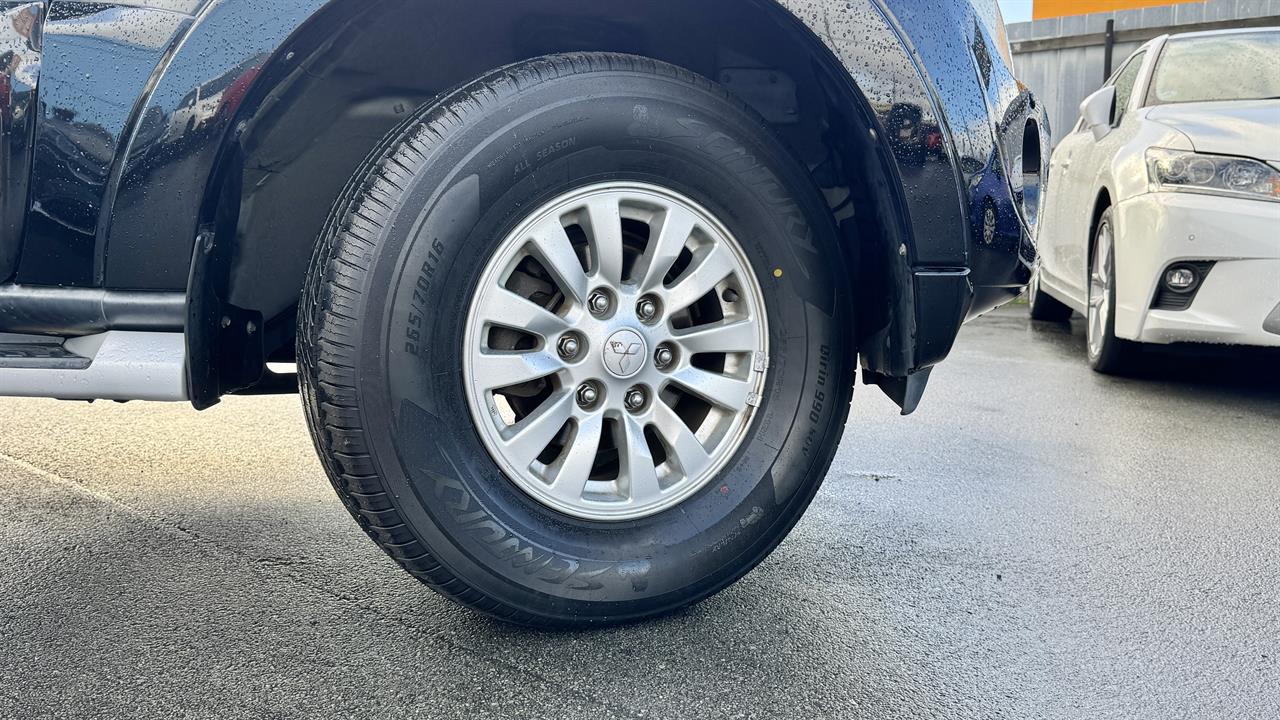 2013 Mitsubishi Pajero