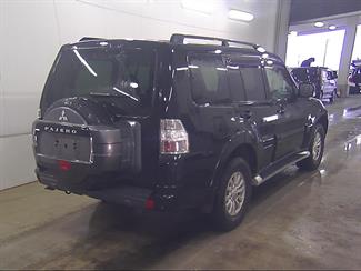 2013 Mitsubishi Pajero - Thumbnail