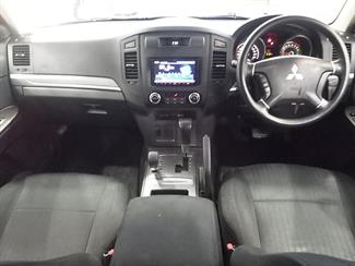 2013 Mitsubishi Pajero - Thumbnail