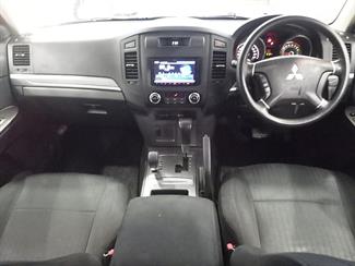 2013 Mitsubishi Pajero - Thumbnail