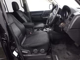 2013 Mitsubishi Pajero - Thumbnail