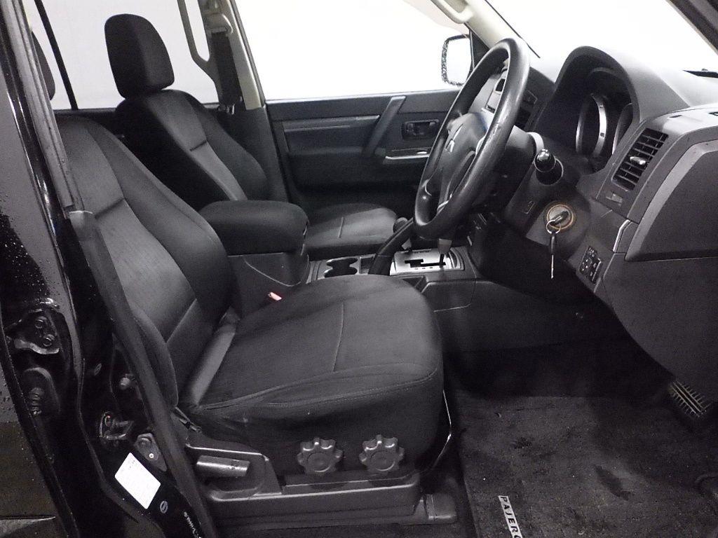 2013 Mitsubishi Pajero
