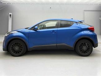 2017 Toyota C-HR - Thumbnail