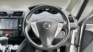 2015 Nissan Serena - Thumbnail