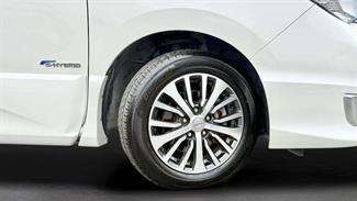 2015 Nissan Serena - Thumbnail