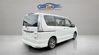 2015 Nissan Serena - Thumbnail