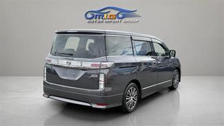 2017 Nissan Elgrand - Thumbnail